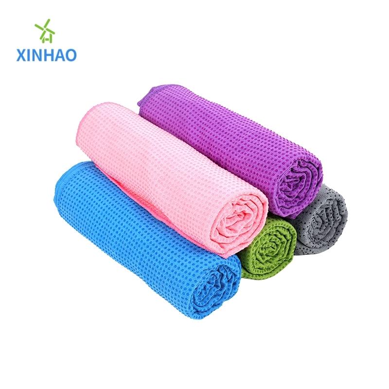 Uma variedade de cores que absorvem a coloração sólida de microfibra que absorve a toalha de ioga por atacado, PVC Silicone Point Anti-deslizamento para a pele, adequado para fitness, ioga, pilates, ioga de alta temperatura